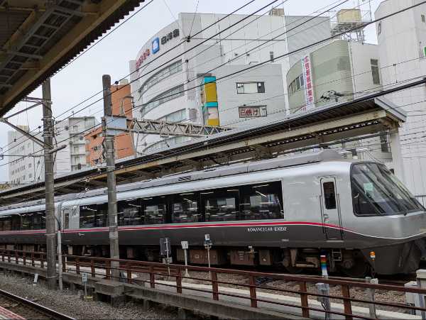 完熟ばななふじよです　藤沢駅でロマンス・カーを見掛けました